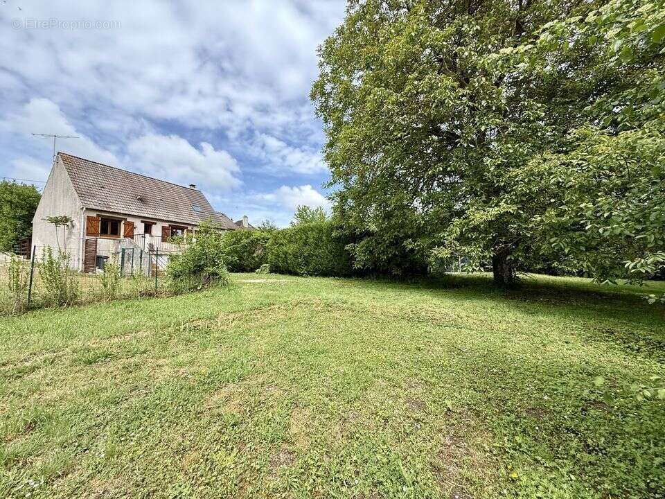 Maison à MONTIGNY-LENCOUP