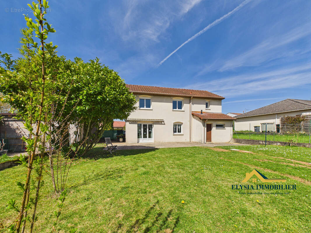 Maison à COLOMBEY-LES-BELLES