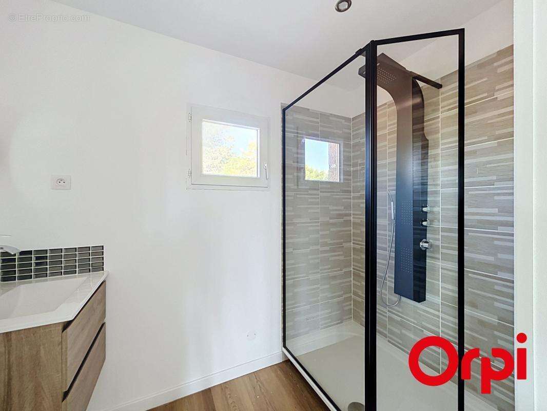 Toulon est - ortolan - faux t3 56m2 haut de villa - terrasse et stationnement - photo 6