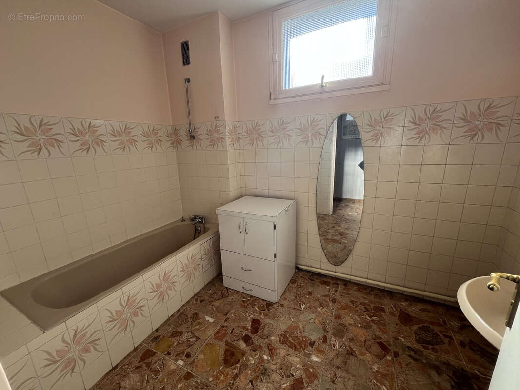 Appartement à SAINT-PRIEST-EN-JAREZ