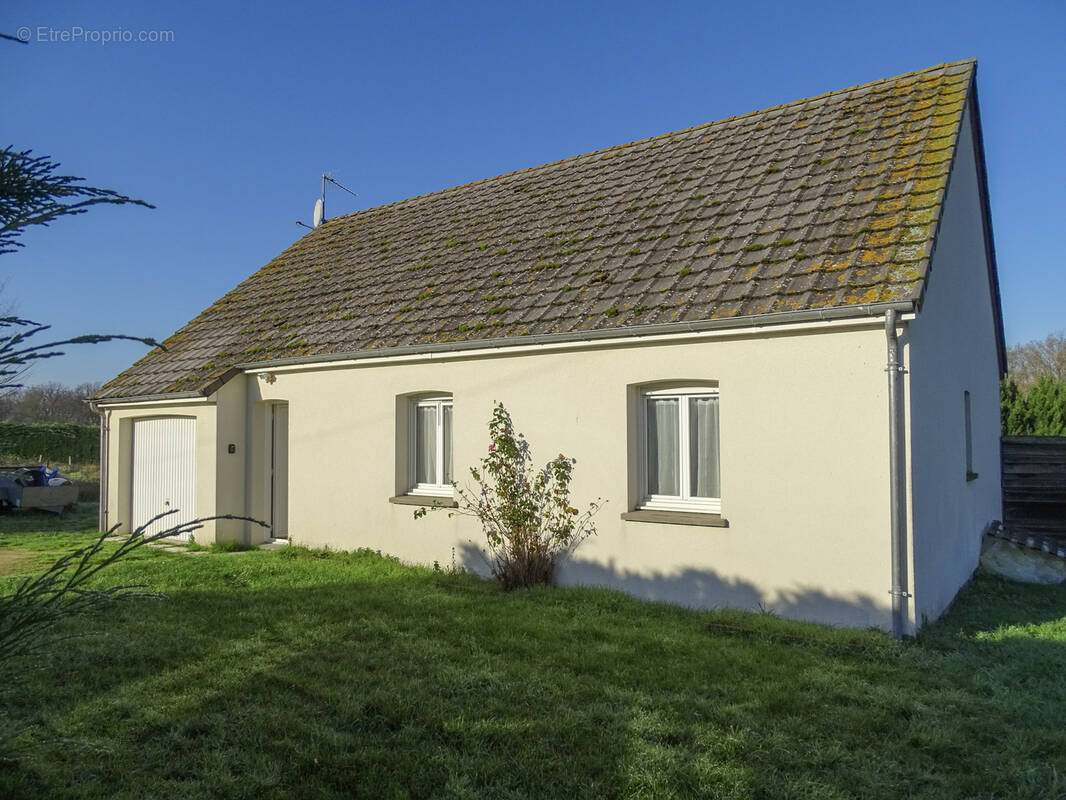 Maison à LA CHAPELLE-MONTMARTIN
