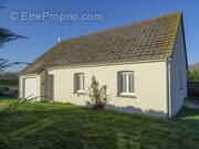Maison à LA CHAPELLE-MONTMARTIN