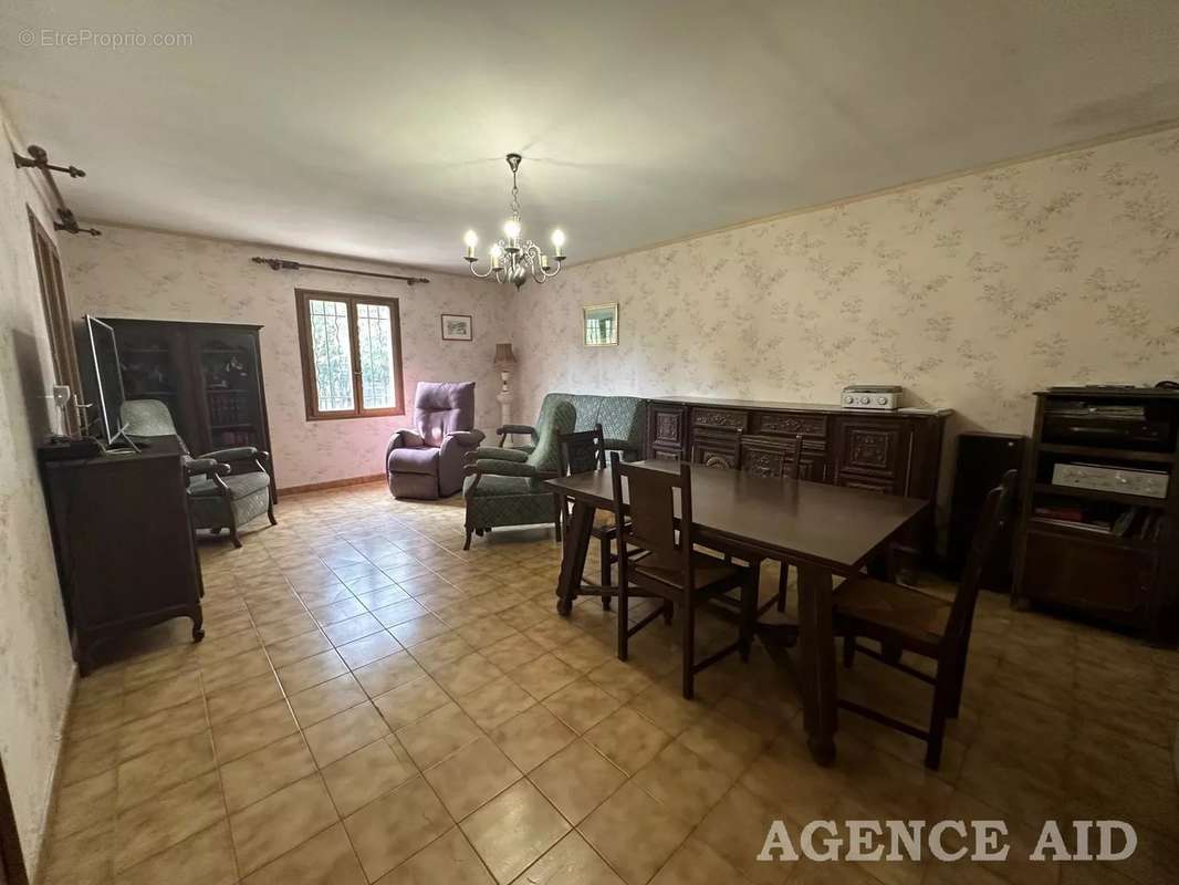 Maison à CUGES-LES-PINS