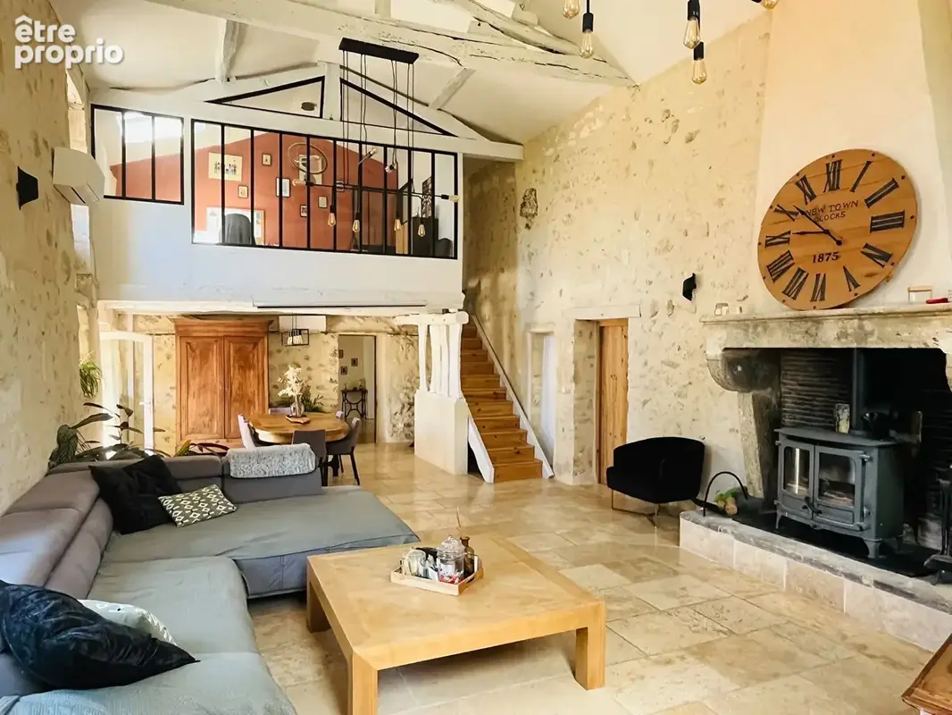 VILLEGOUGE Maison en pierre, beaux volumes, piscine et logement attenant - photo 4