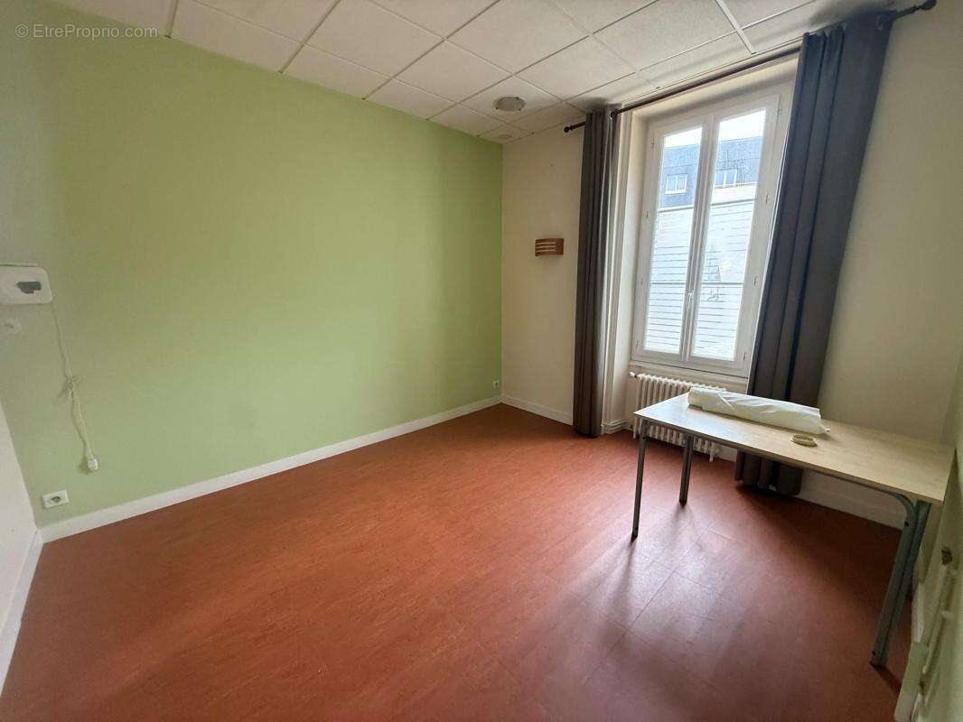 Murs commerciaux de 300m2 avec parking prive - photo 5