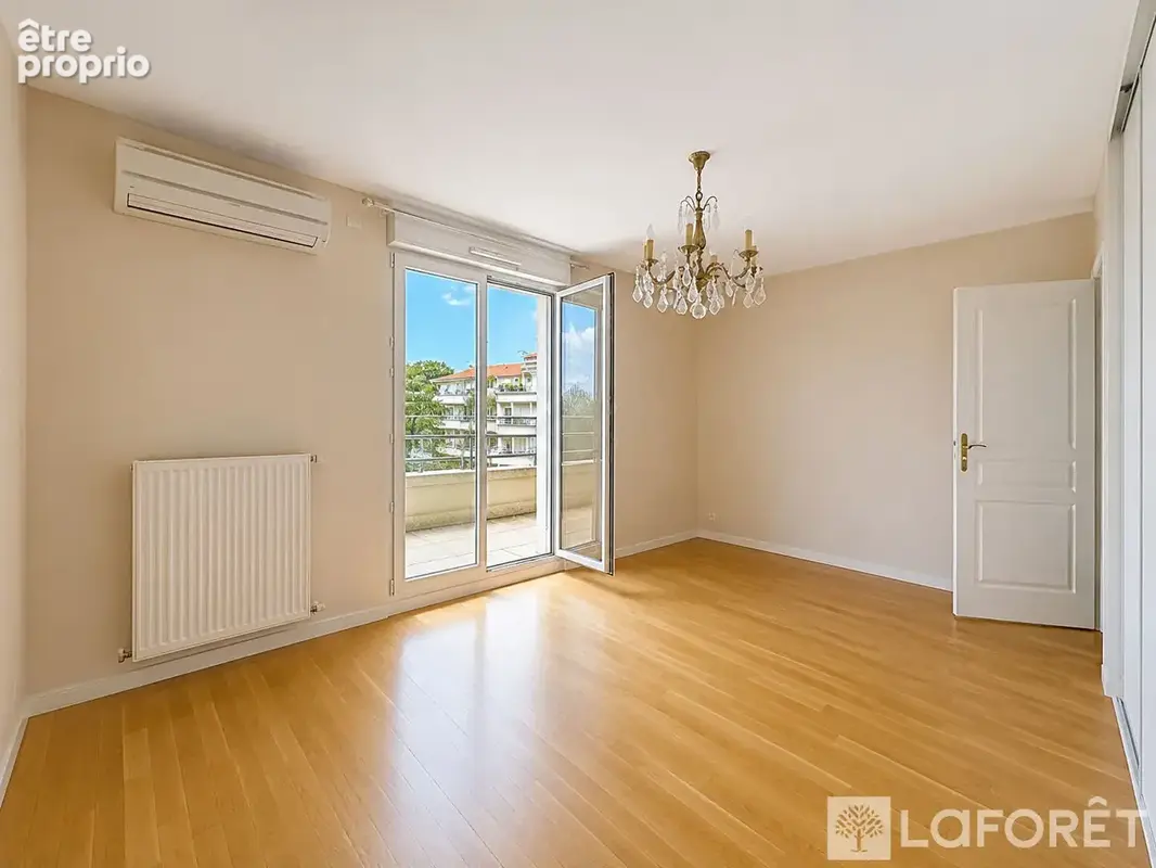 Charbonnière- Superbe appartement Toit Terrasse T5 - photo 7