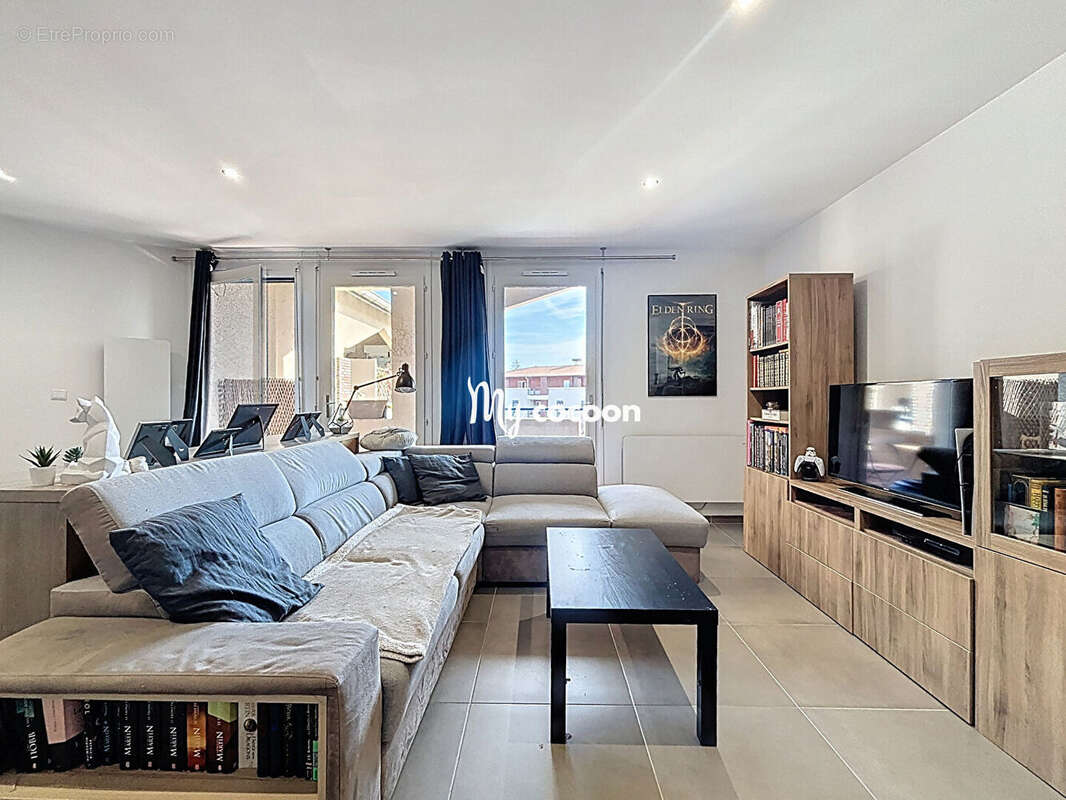 Appartement à SAINT-GENIS-LES-OLLIERES