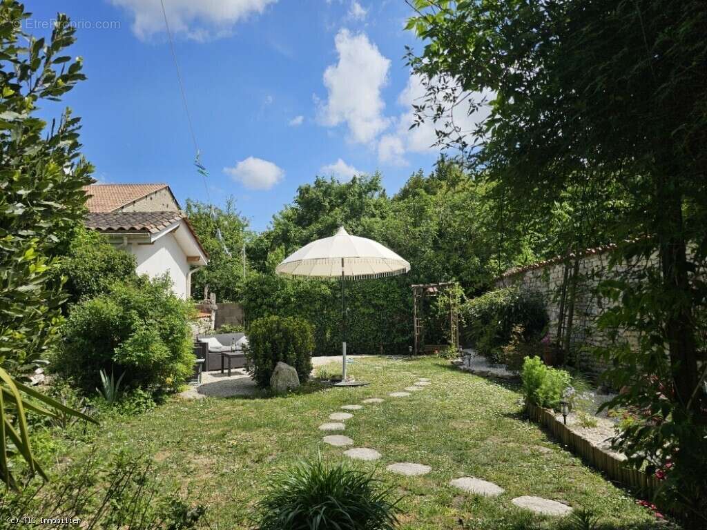 Maison à VILLEFAGNAN