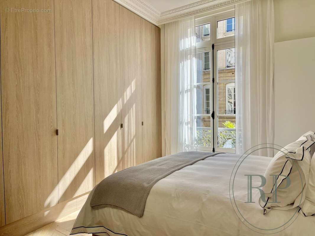 Appartement à PARIS-7E