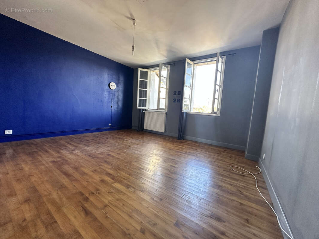 Maison à LIVINHAC-LE-HAUT