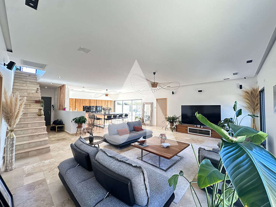 Maison à LA MOTTE-D&#039;AIGUES