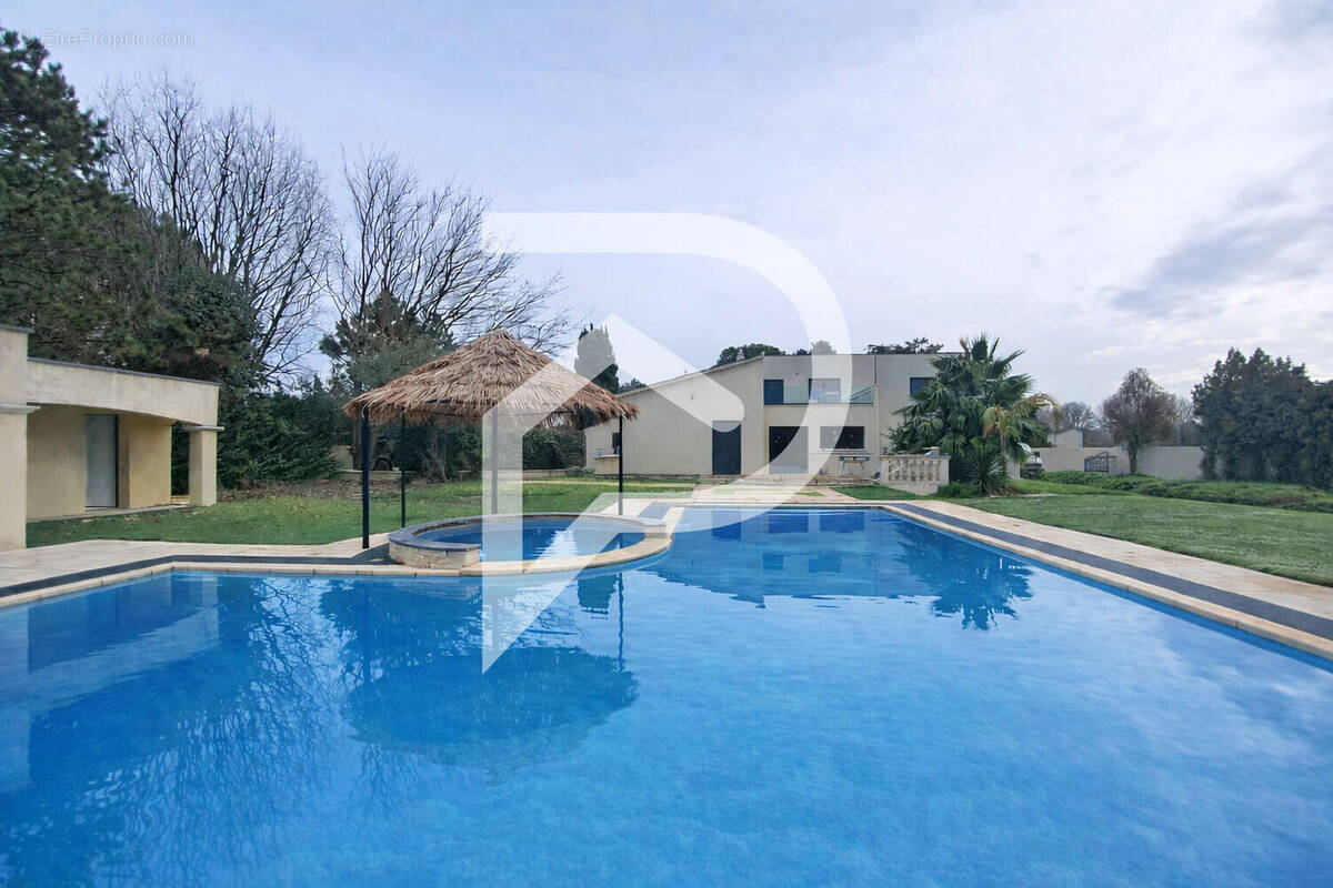 Maison à MONTELIMAR