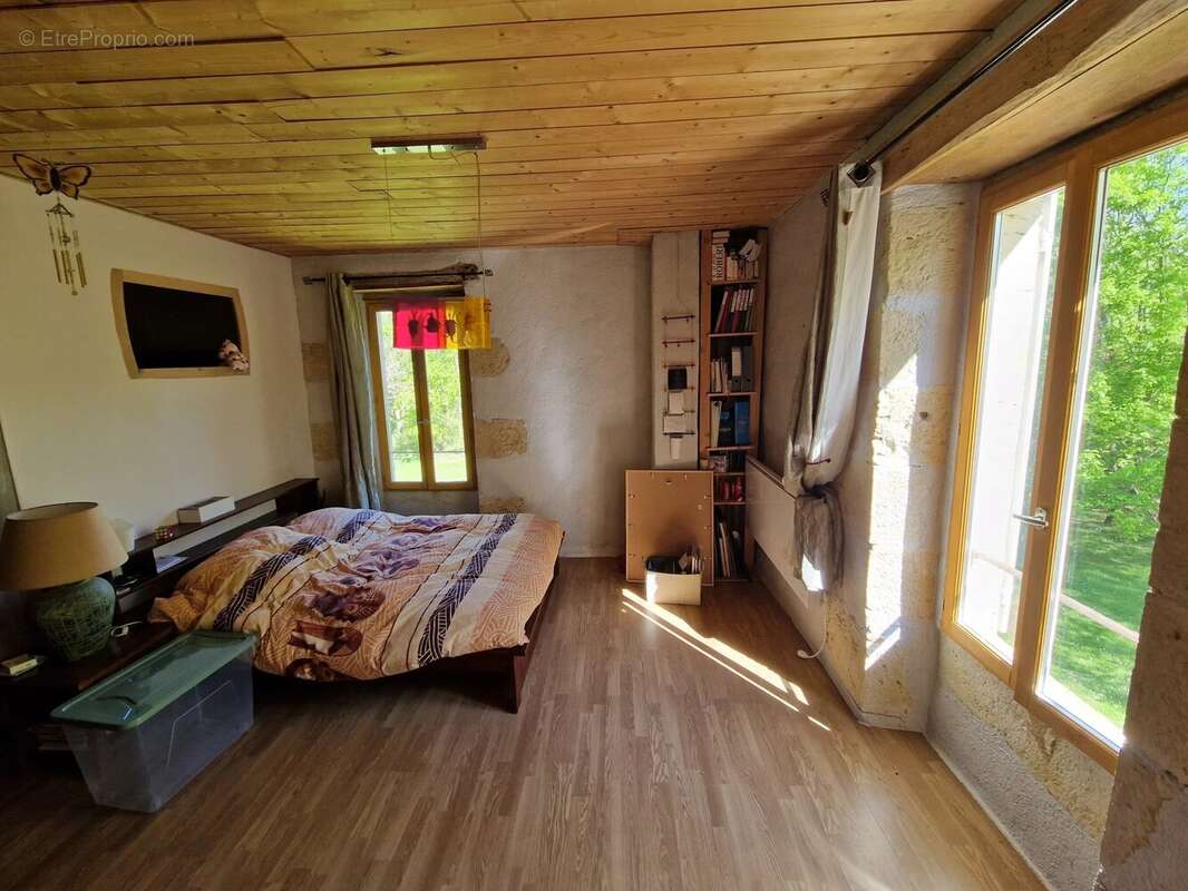 Maison à VIC-FEZENSAC