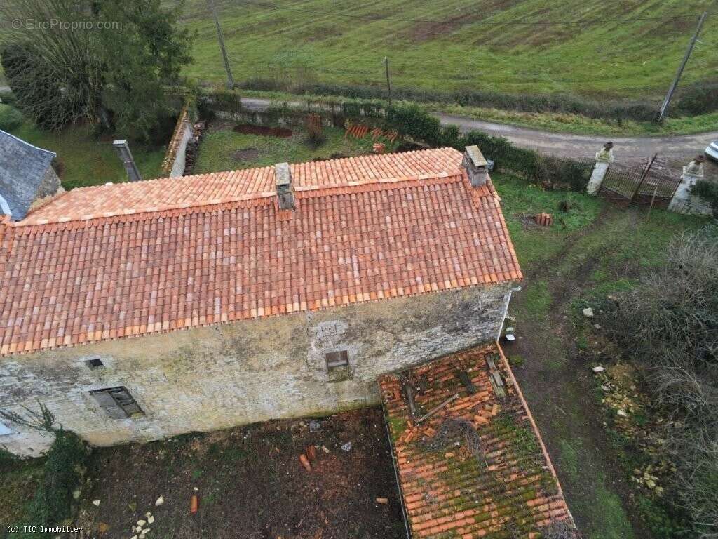 Aile de Vieux Logis du XVI? Siècle à Rénover, Proche de Ruffec - photo 36