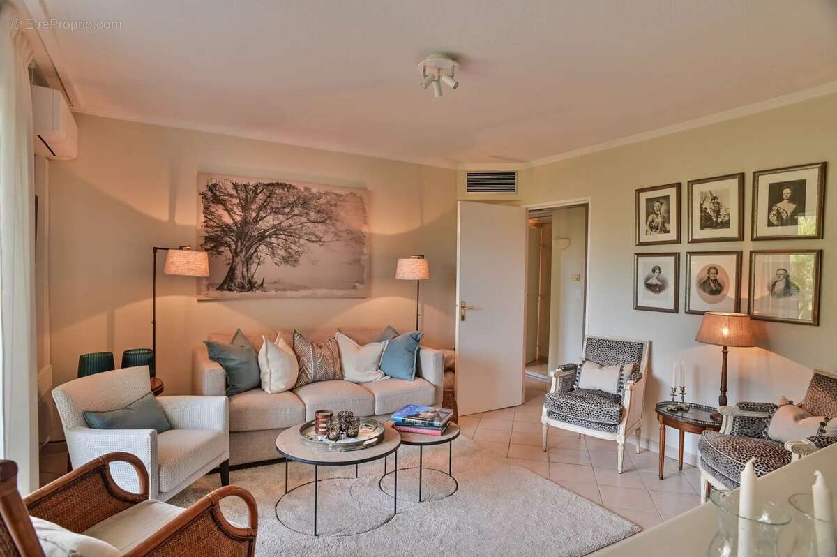 Appartement à MANDELIEU-LA-NAPOULE