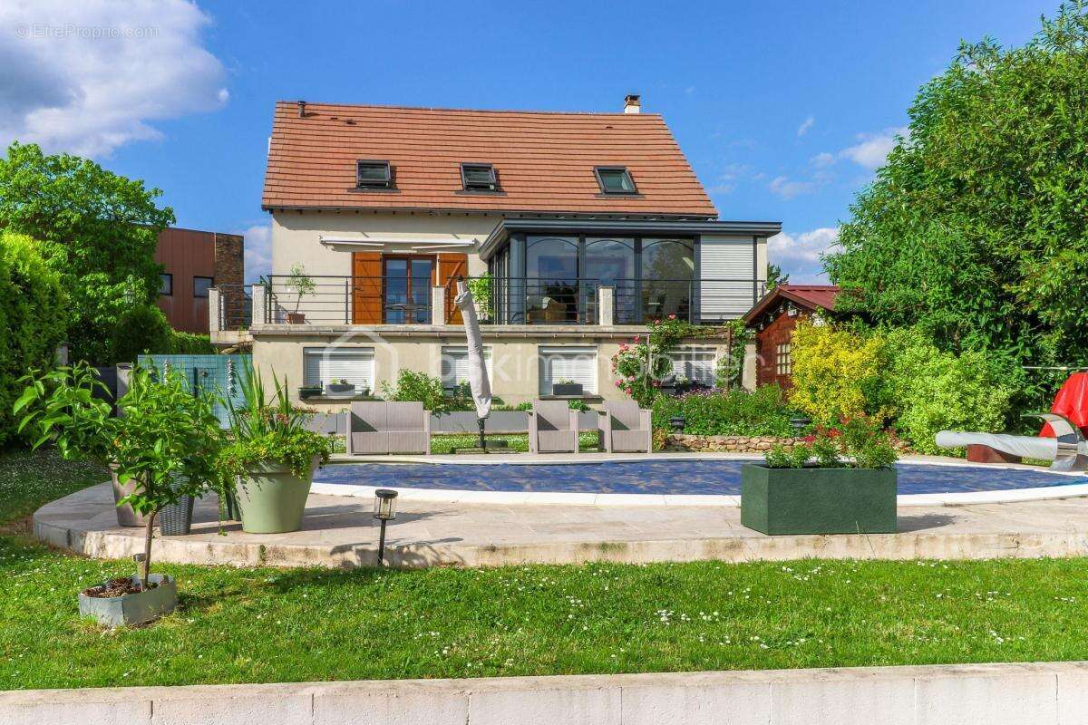 Maison à LA QUEUE-EN-BRIE