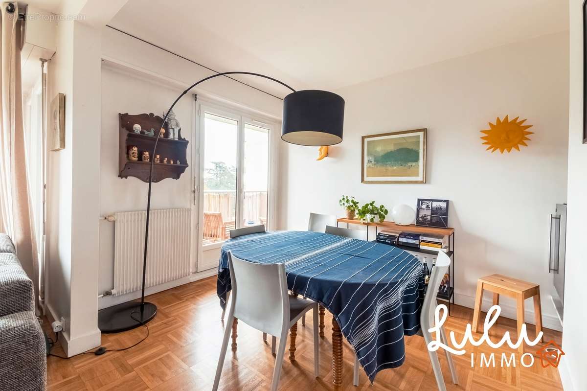 T5 135m2 avec balcons et place de stationnement – ECULLY - photo 4