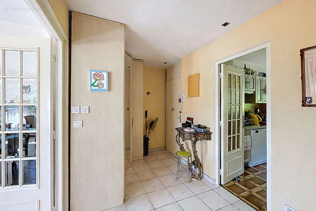Appartement à NEUVILLE-SUR-SAONE