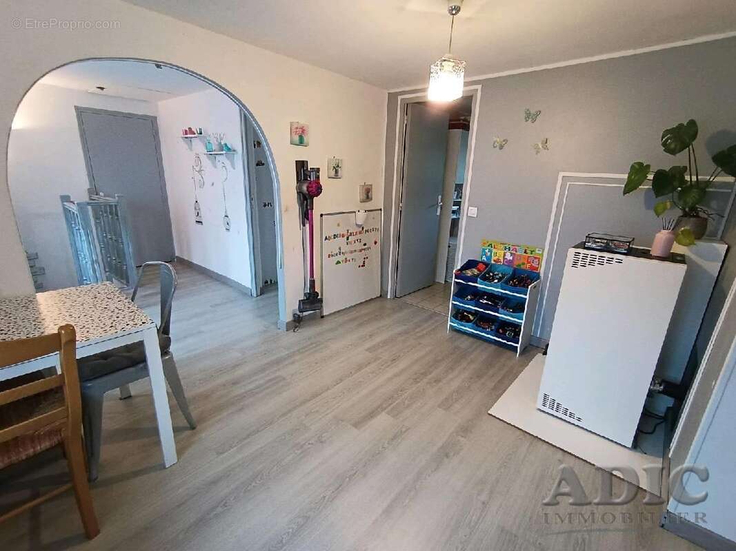 Maison à ERMENONVILLE