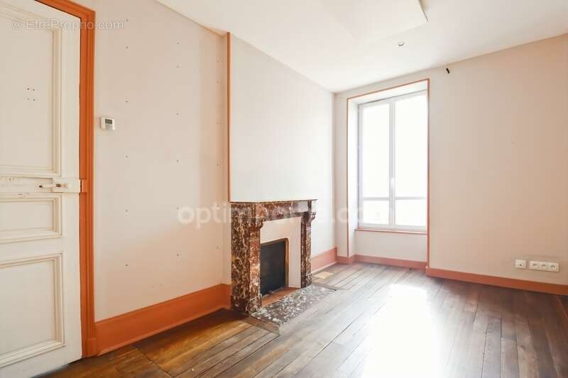 Maison à SAINT-SULPICE-LES-FEUILLES