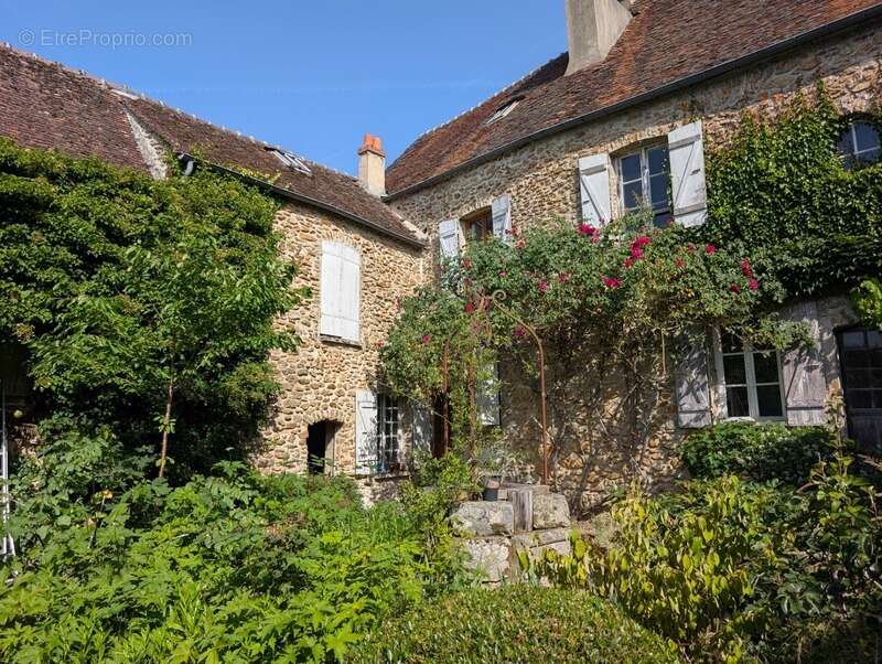 Maison à CHAUMES-EN-BRIE