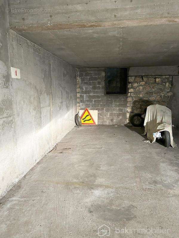 Parking à MONTREUIL