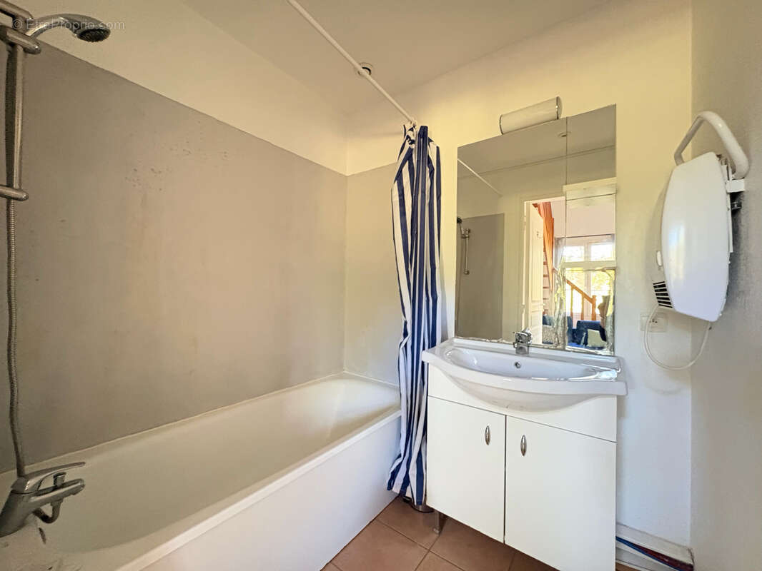 Appartement à GALLARGUES-LE-MONTUEUX