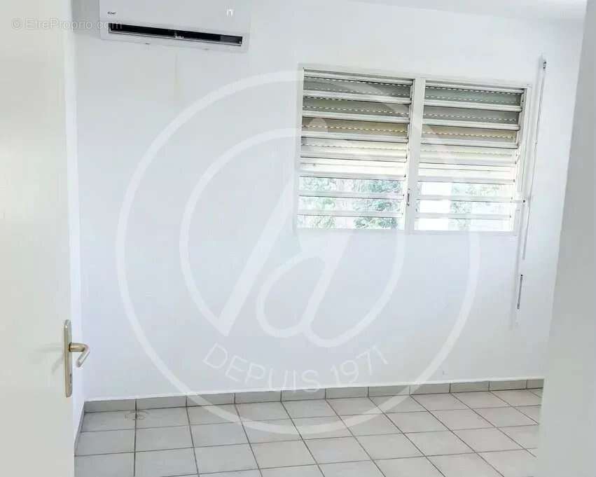 À vendre : appartement t2 aux abymes - 139 000 € - photo 5