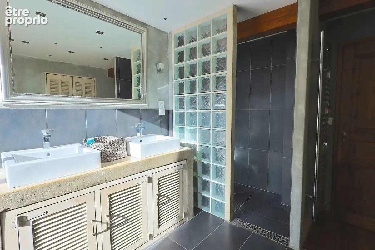 Exclusivité – vallauris – ancienne bergerie rénovée – 193 m² – 5 chambres – piscine - photo 37