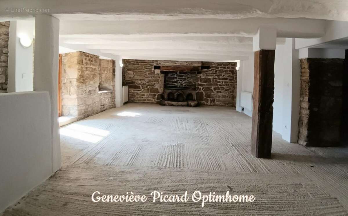 312 m2 d'histoire et de caractère sur près d'un hectare, aux portes de la forêt de Camors - photo 6