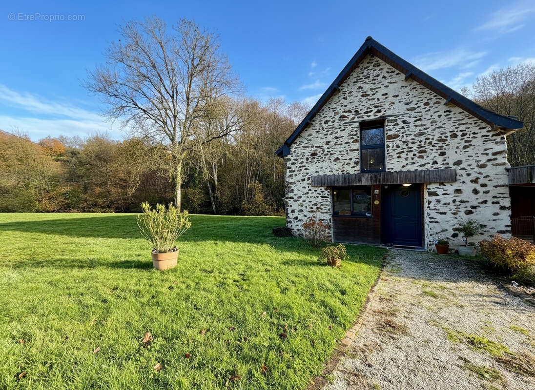 Maison à MONTIGNE-LE-BRILLANT