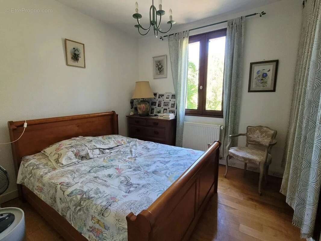 Belle maison familiale, avec piscine, dépendances et terrain de 1.7 ha - photo 7