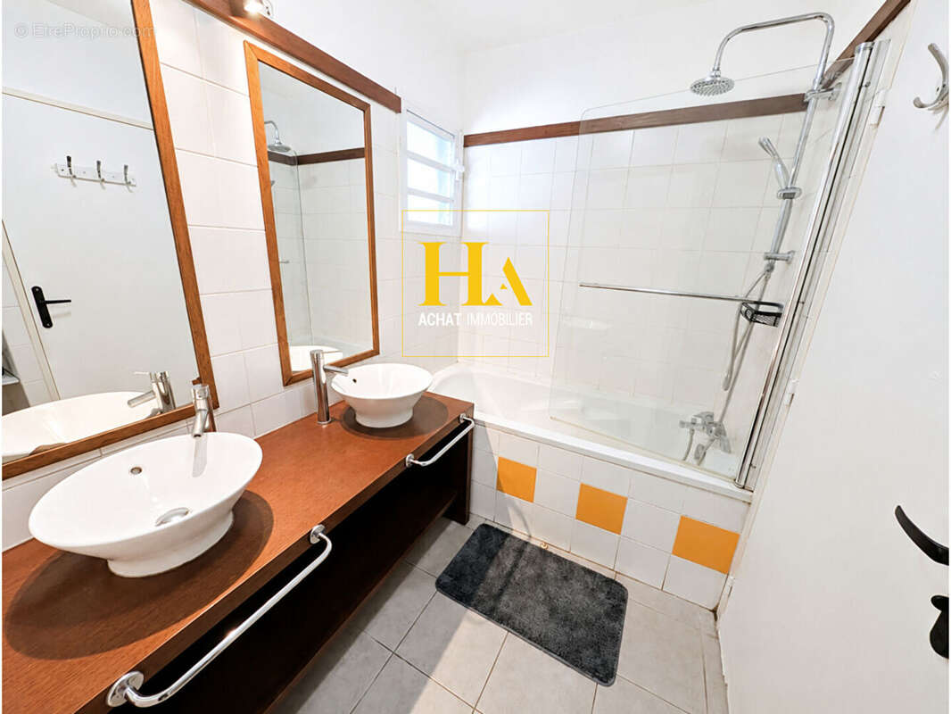 Appartement T3 66 m² Saint Pierre  - Centre Ville - photo 9