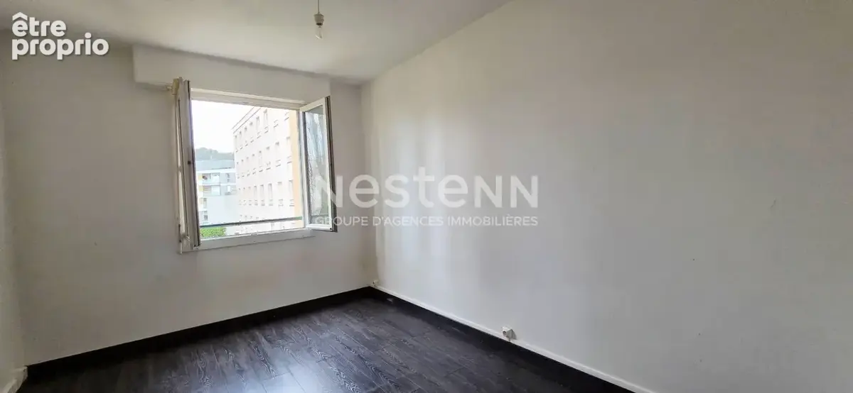 Appartement lumineux de 3 pièces à Étampes avec une place de stationnement et une cave. - photo 5