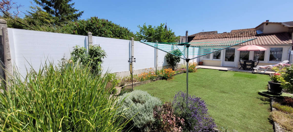 Maison à CHAMPIGNY-SUR-VEUDE