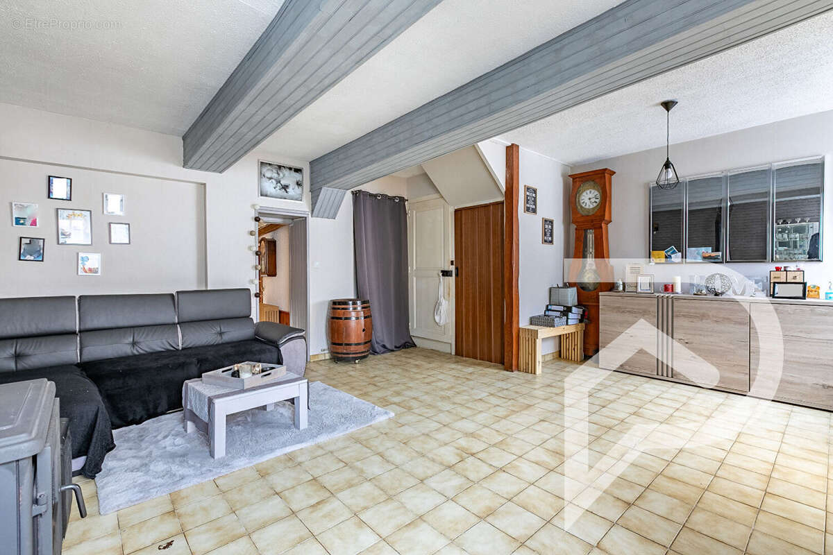 Maison à ESTREES-SAINT-DENIS