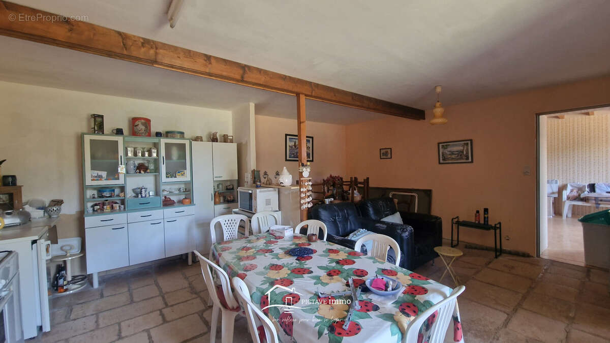 Maison de campagne avec dépendances et terrain de 1 120 m2 à Saint-Sauvant - photo 2