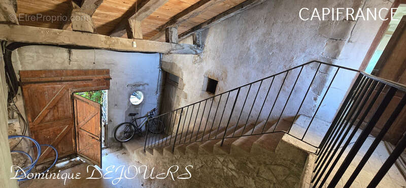 Maison à SAINT-MICHEL-DE-CHABRILLANOUX