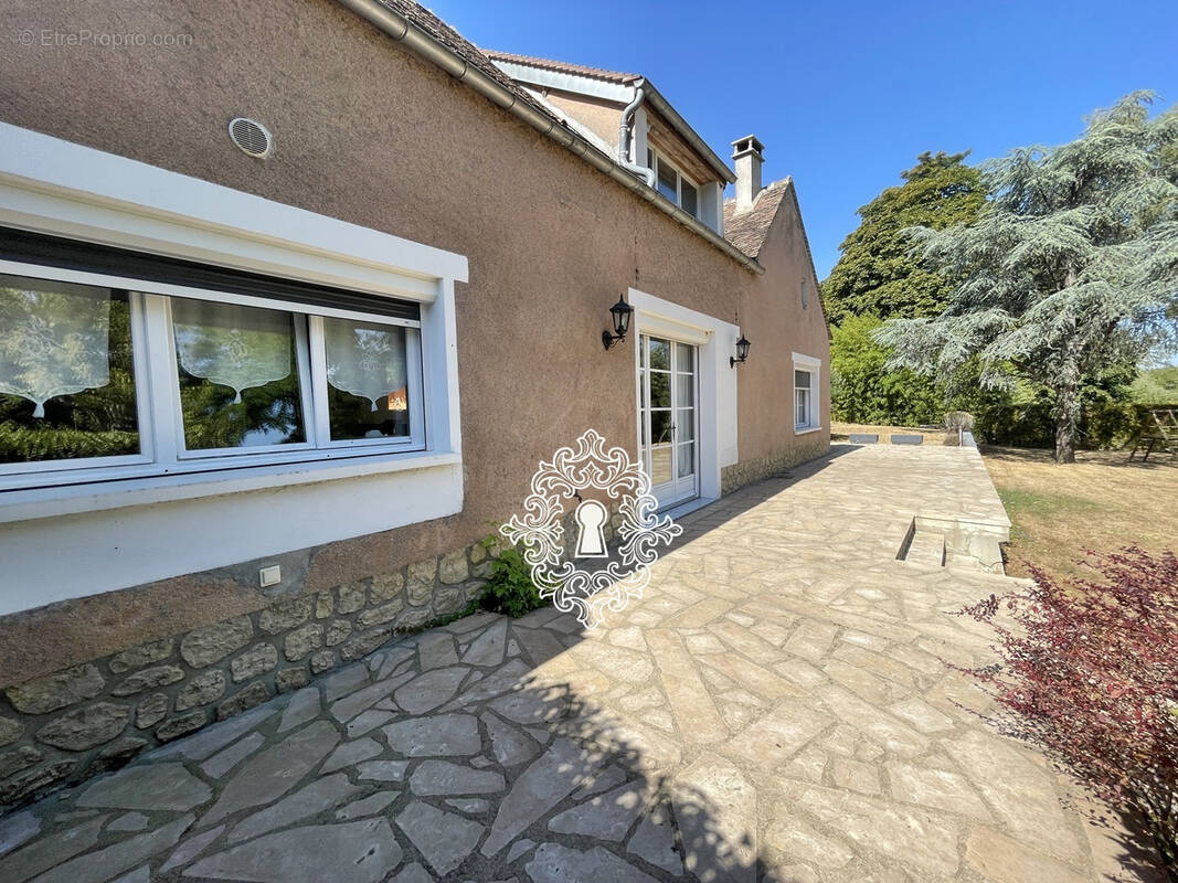 Maison à VILLENEUVE-LA-GUYARD