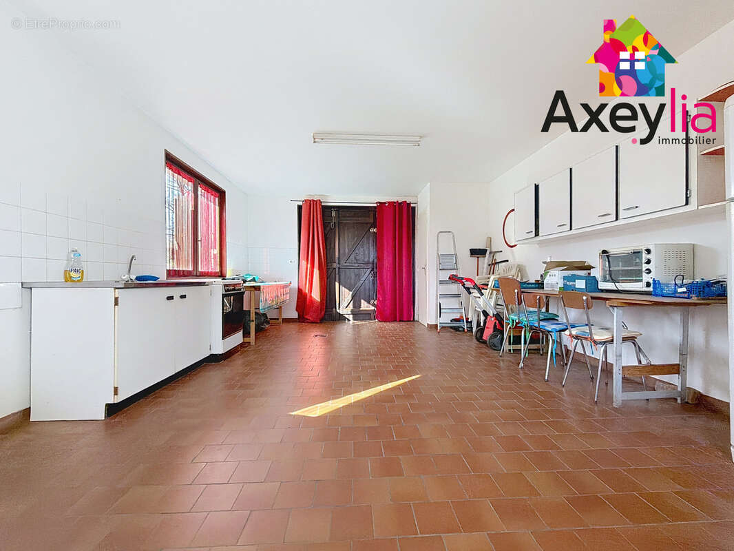 Maison à COMMELLE-VERNAY