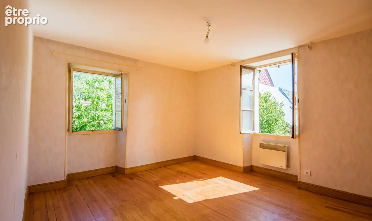 MARCILLAC   Maison de village avec beaux volumes et fort potentiel ! - photo 4