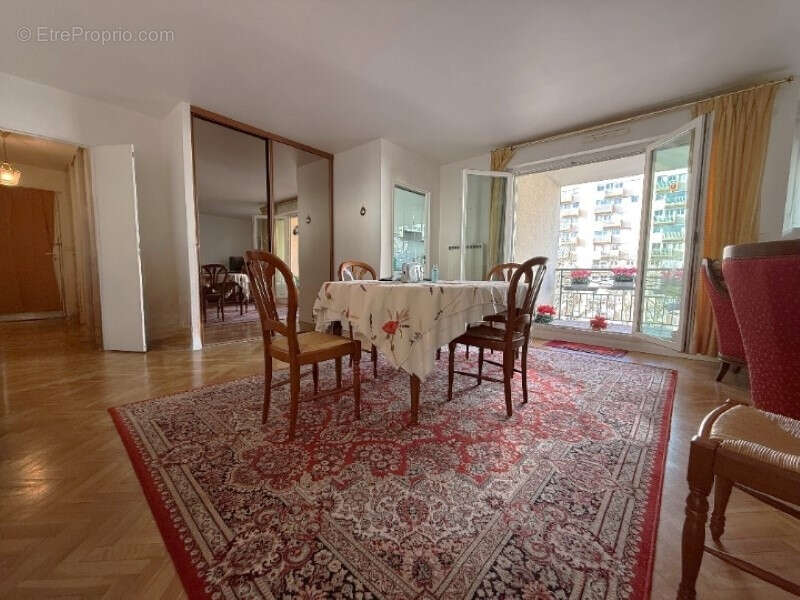 Appartement à MONTROUGE