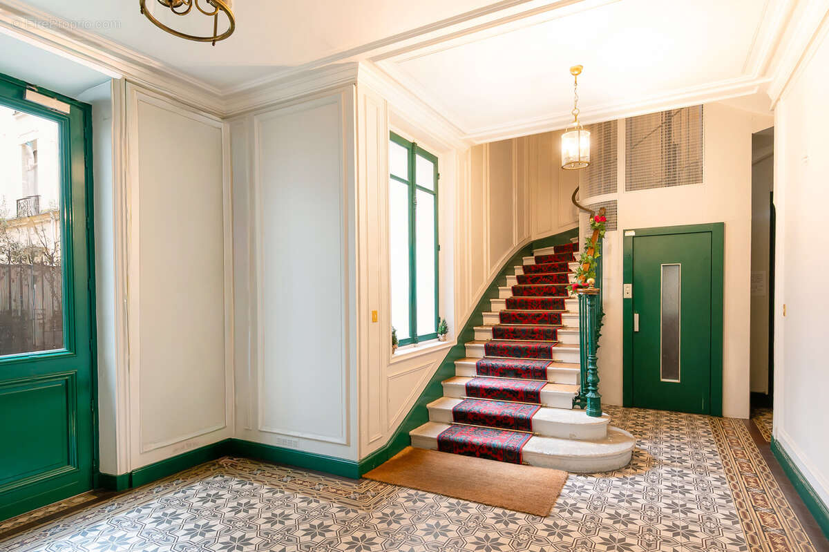 Appartement à PARIS-16E