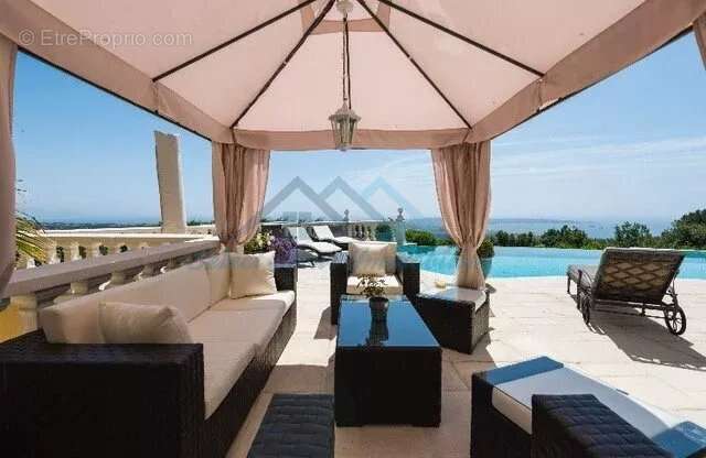 Terrasse - Maison à VALLAURIS