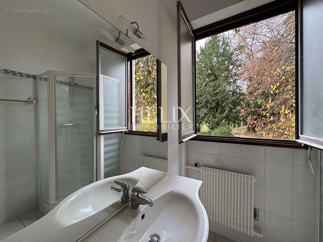 Appartement à LE MESNIL-LE-ROI