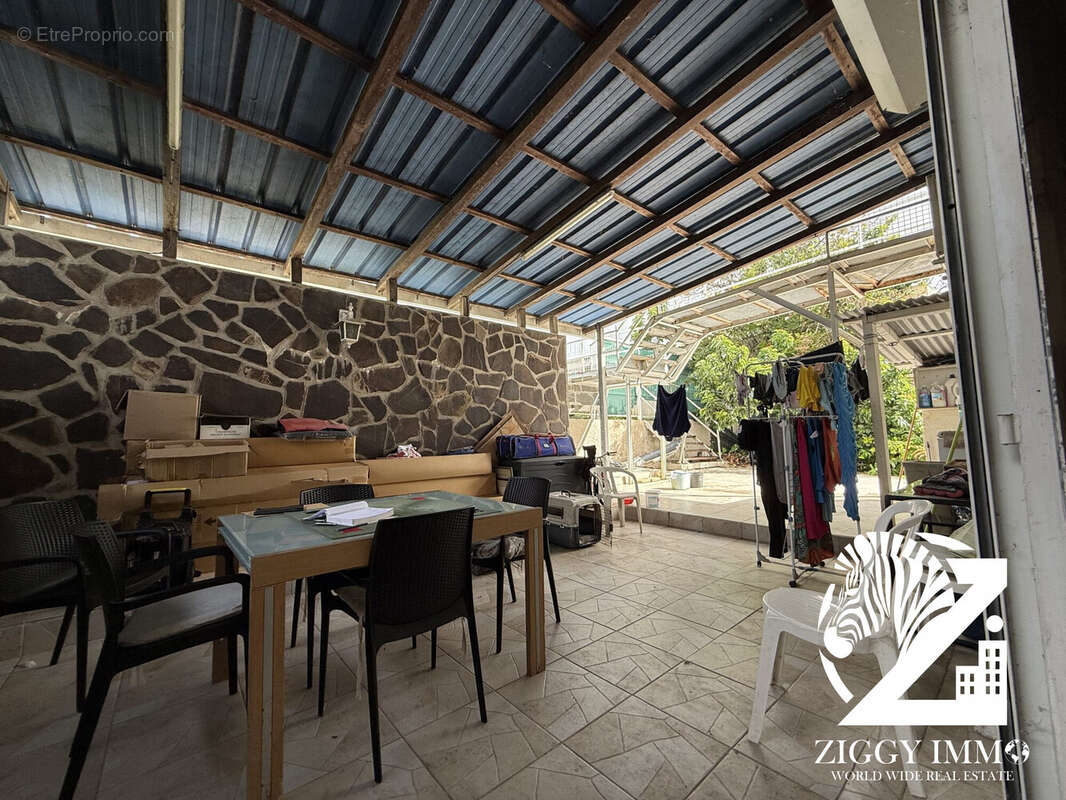 Maison à LES ABYMES