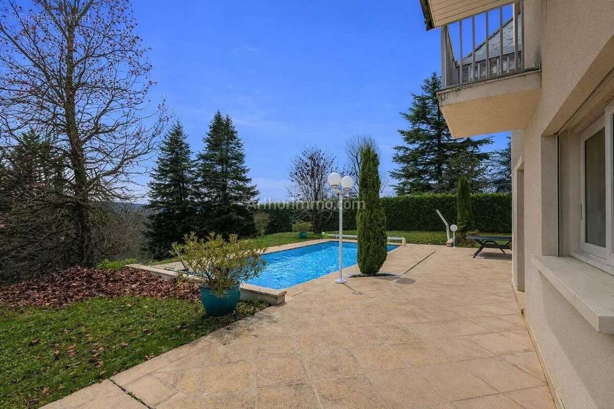 Maison à SAINT-CLAIR-DE-LA-TOUR