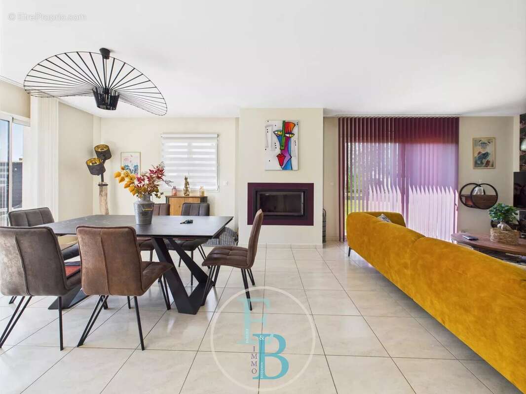 Maison - 235m2 - T8 - photo 9