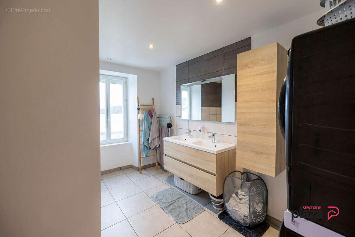 Commerce à LA BREOLE