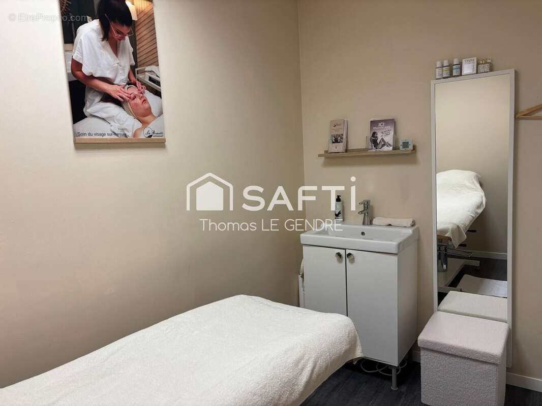 Photo 2 - Commerce à MELESSE